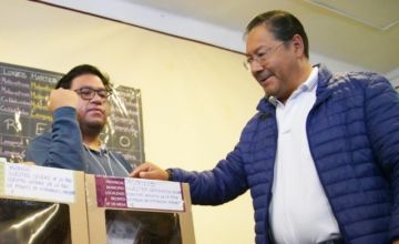 Arce emite su voto y llama a la ciudadanía a elegir al mejor candidato