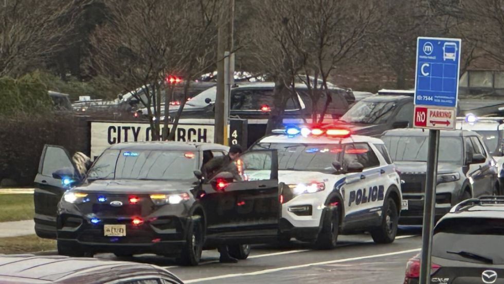 Tiroteo deja 3 muertos en una escuela de Wisconsin