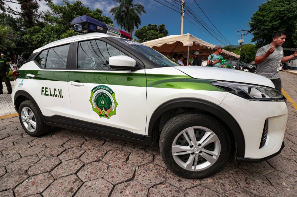 Entregan vehículos a la Policía de Yacuiba 