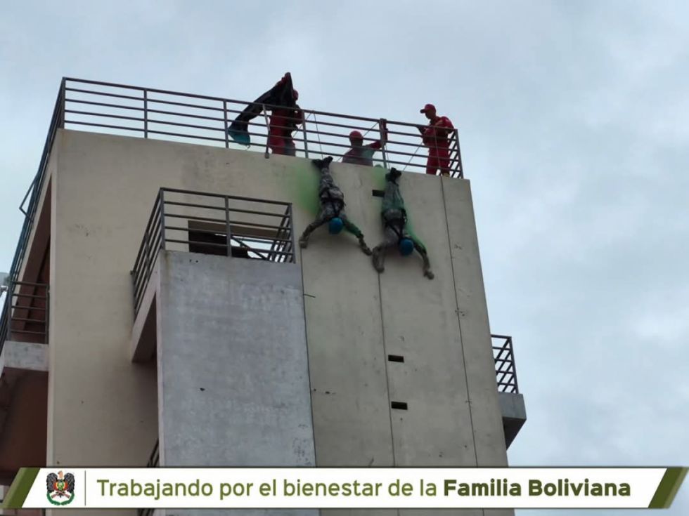 Reconocen a bomberos voluntarios