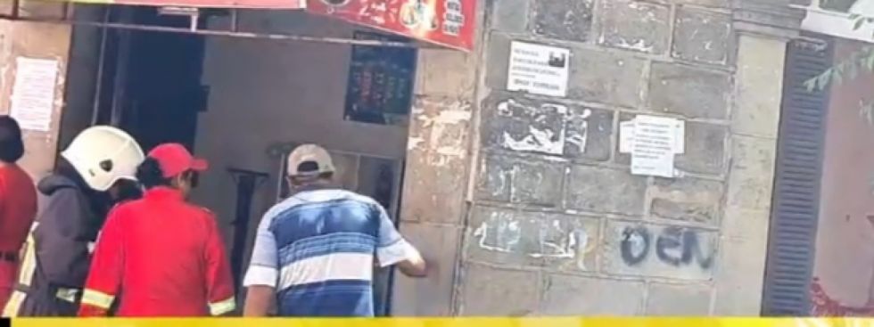 Reportan incendio en local de tucumanas frente al Mercado Negro 