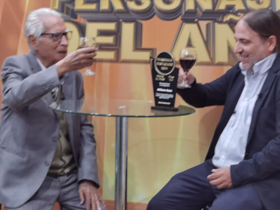 La movida, brindis de Atiliano Auza y Jesús Cantín