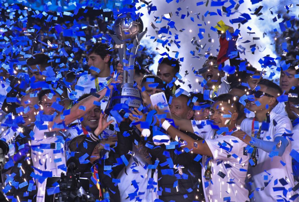 Bolívar festeja el título del torneo 