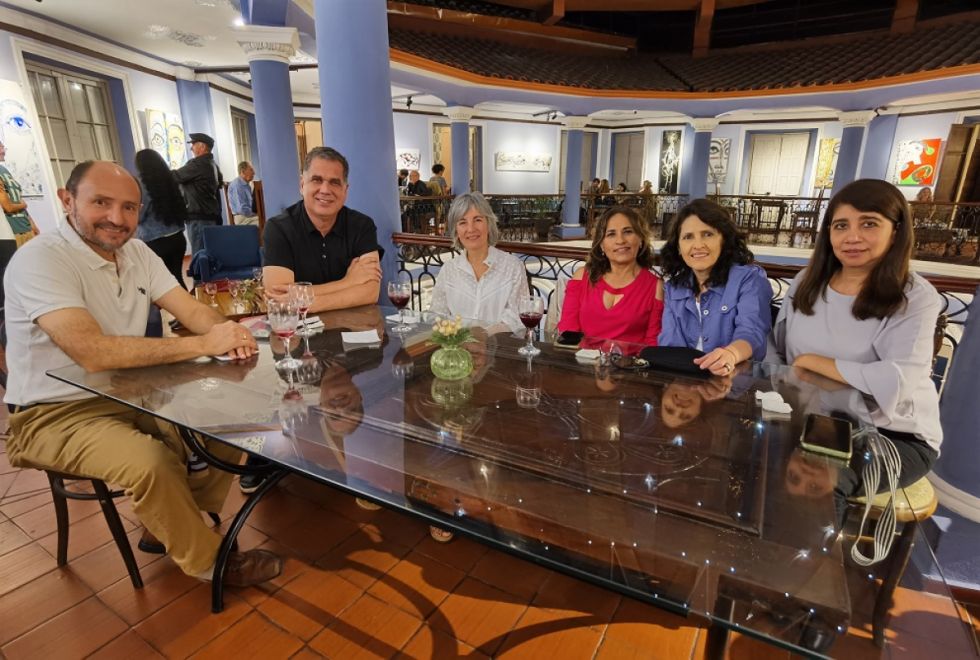 Gustavo Montes, Álvaro Bazán, Giselle Torrejón, Susana Cardozo, Paola Ortuño y Nayu Leyton