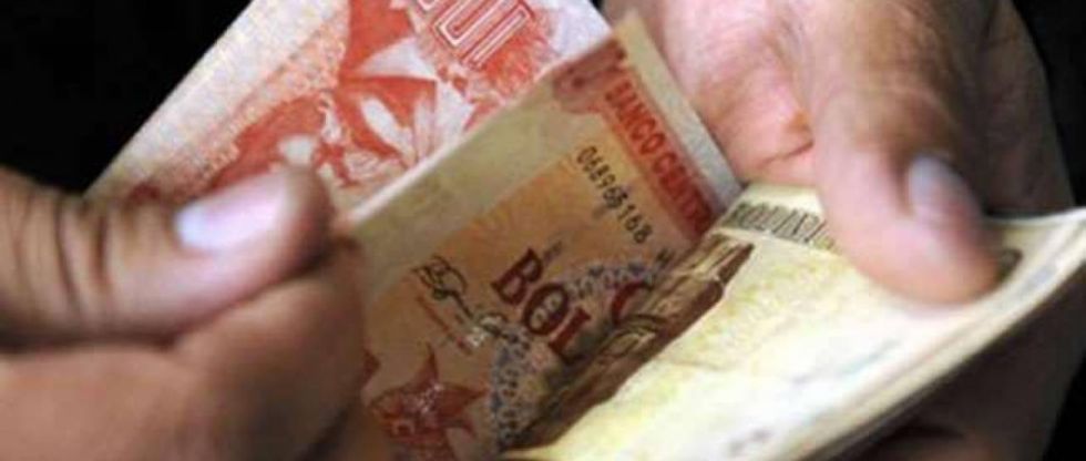 Joven universitario busca devolver Bs 100.000 que le depositaron por error a su cuenta