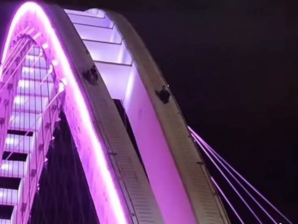 Arrestan a tres jóvenes que subieron el puente 4 de Julio