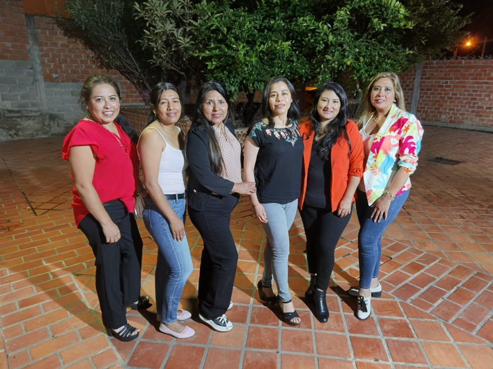 Paola Vásquez, Karina Nina, Blanca Arce, Virginia Villarroel, Maricel Blas y Patricia Barrios