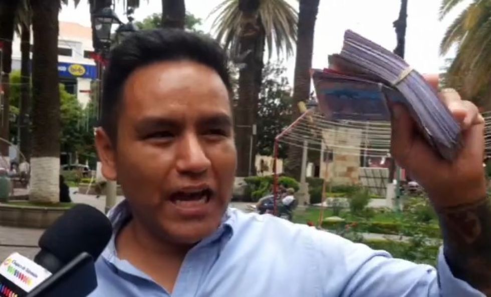 Dirigente barrial expresa descontento ante la desigualdad salarial
