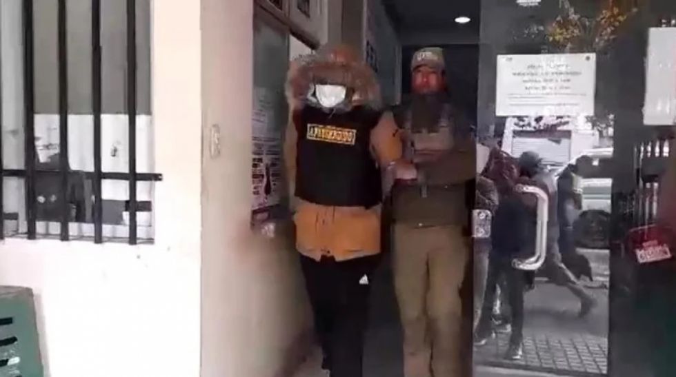 Aprehenden a policía que golpeó a su pareja en la calle, será dado de baja 