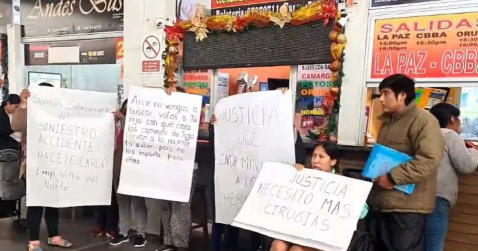 Pasajeros afectados en el accidente de flota Trans Villa del Norte piden justicia y cubrimiento de gastos médicos
