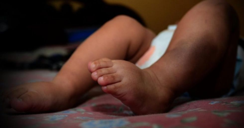 Investigan a madre de familia tras la muerte de su bebé