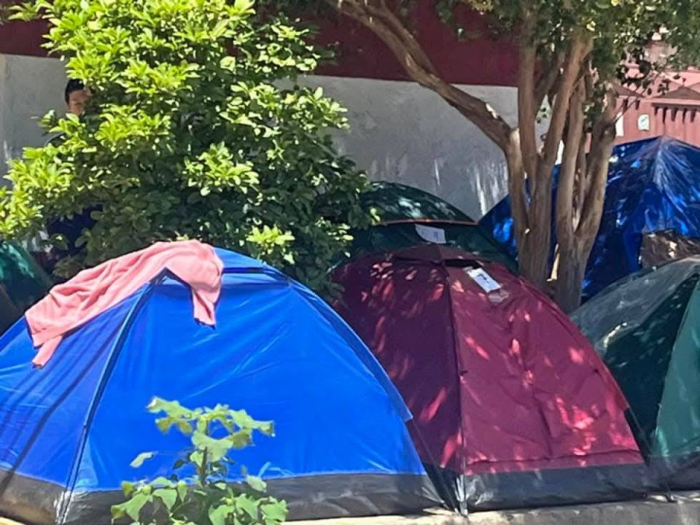 Vecinos de San Gerónimo claman contra el "martirio" de la inscripción militar