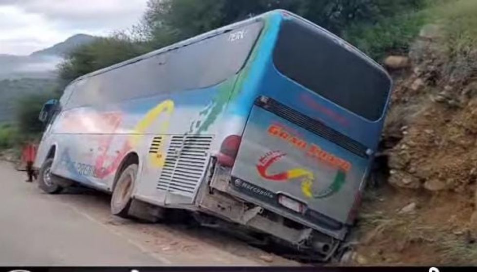 Seis heridos en el cruce de Yesera; flota se salió de la vía