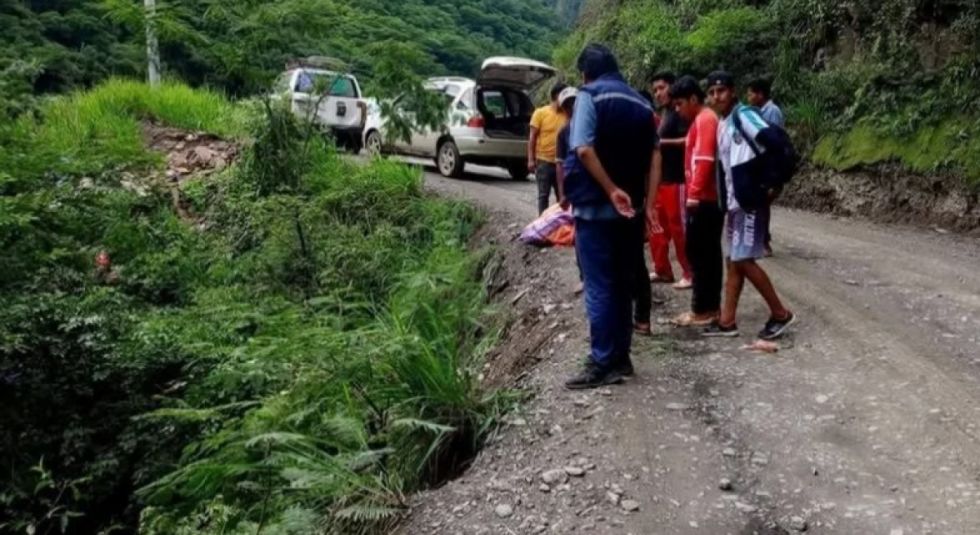 Vehículo se embarranca y cae a un río en la región de Los Yungas, hay  tres desaparecidos