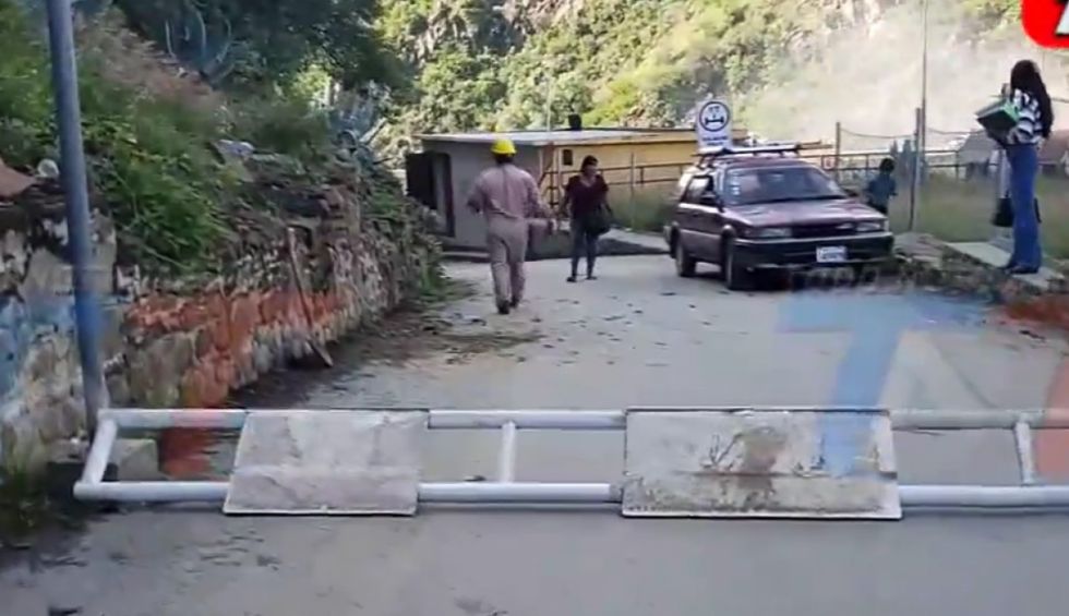 Colocan barras para evitar el ingreso de vehículos de alto tonelaje a la represa San Jacinto