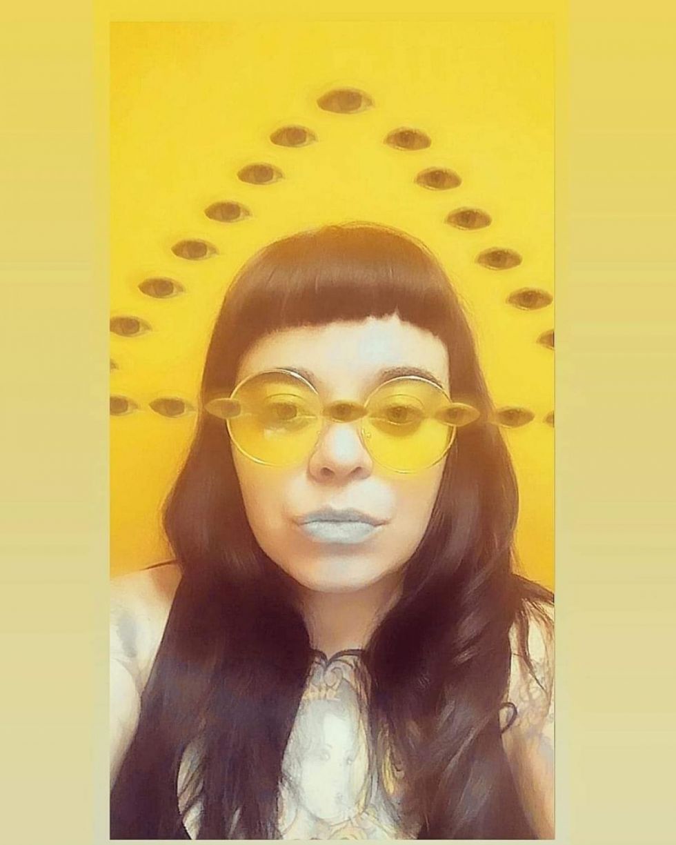 Stickers y collage, el match de Paola Valdiviezo Torri