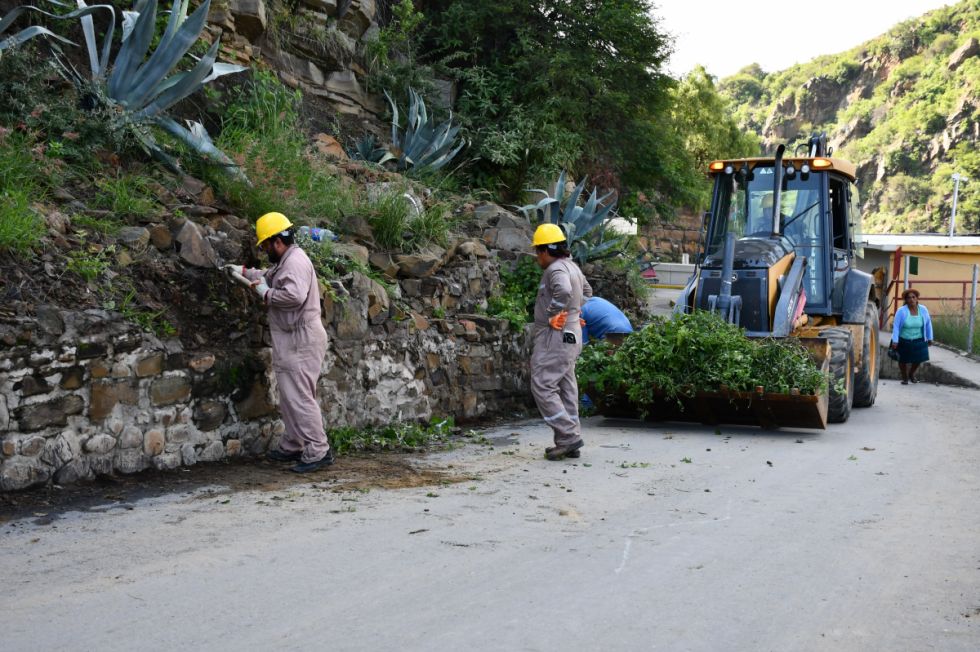 Operarios limpian y aseguran acceso a la represa San Jacinto