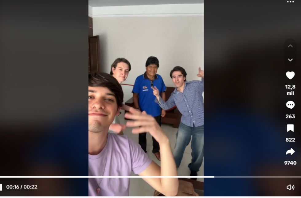 ¿Estaba Evo Morales bailando con influencers argentinos el día de su audiencia? Mira el video