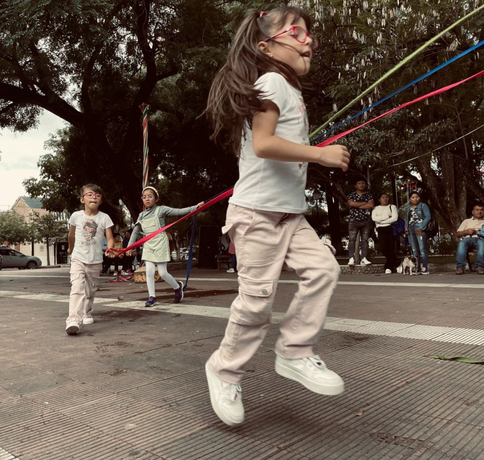 Gran Adoración y trenzada en la Plazuela Sucre