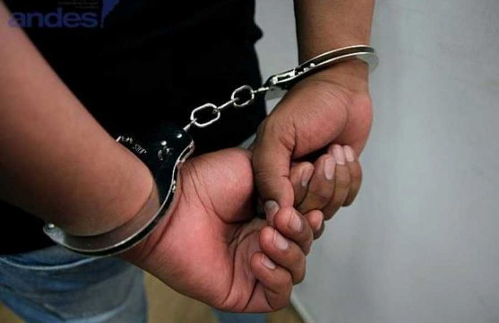 Robó a su mamá y se fue con una dama de compañía