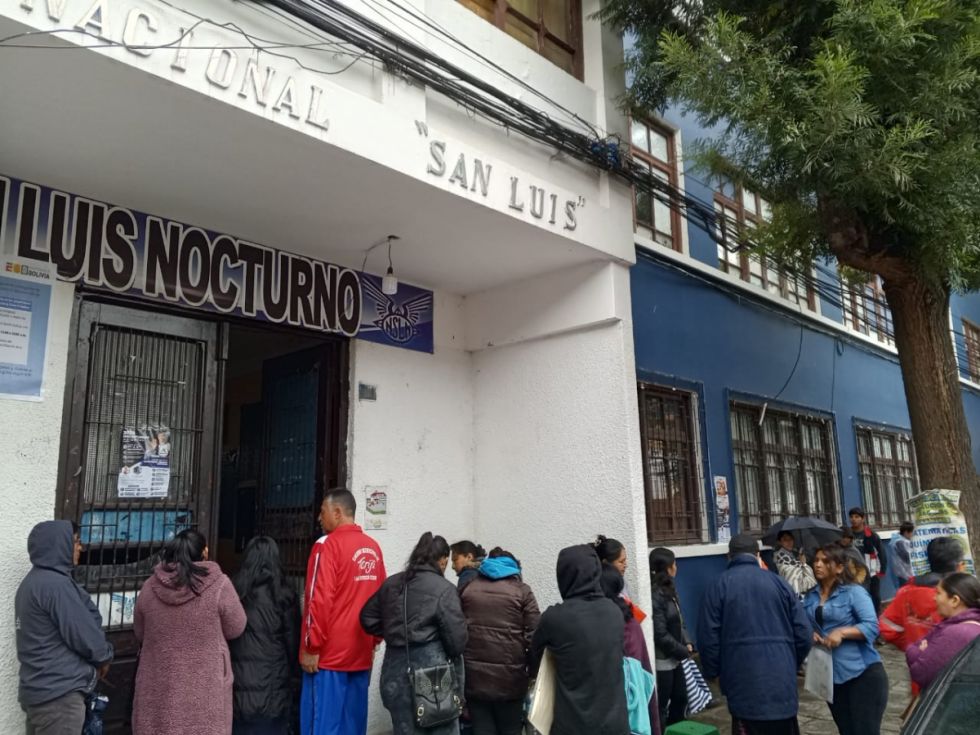 Inscripción escolar: Padres realizan filas en busca de un cupo 