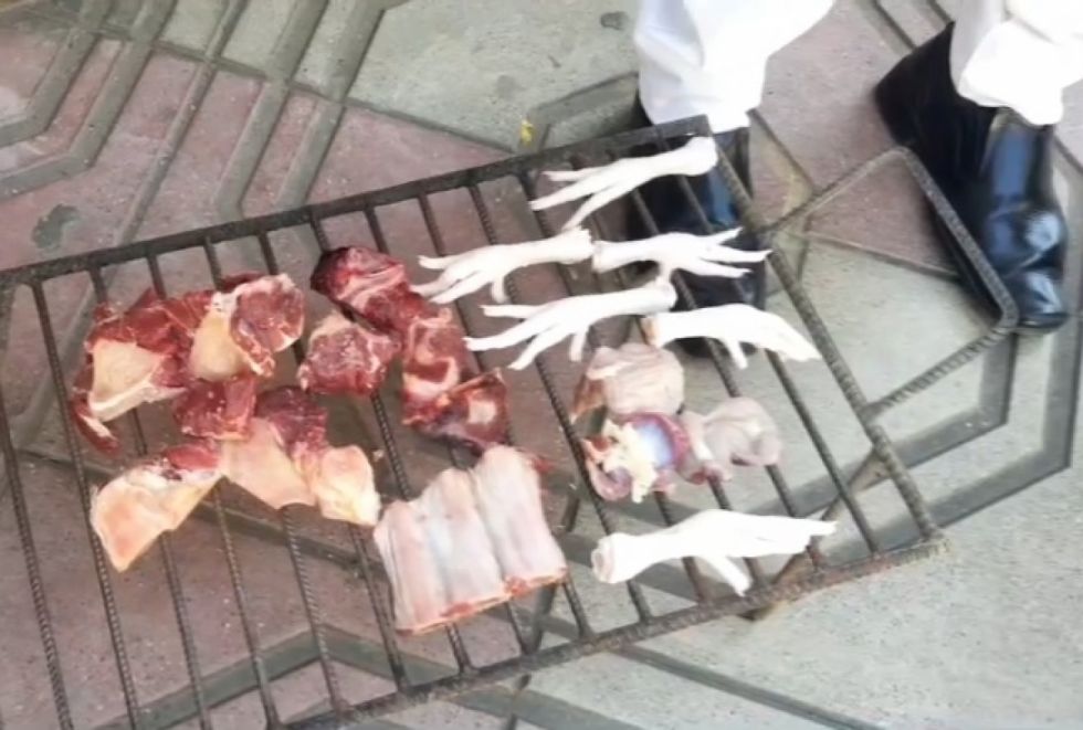 ¿Parrillada de puchero?, vecino dice que no hay más opciones ante la suba de precios 