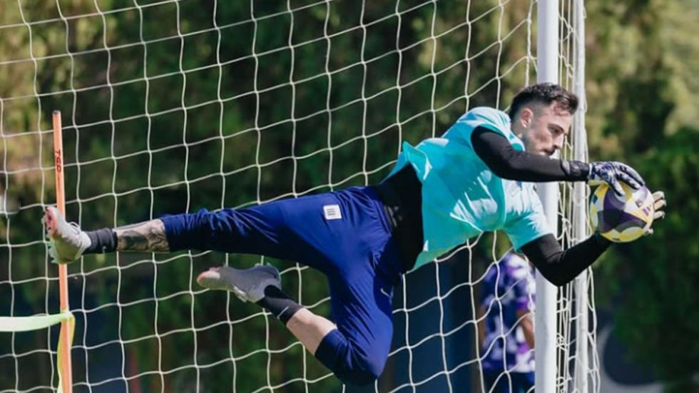 Viscarra atajó frente a Morón en la gira de Alianza por Argentina