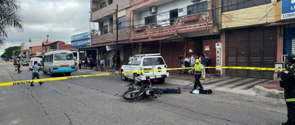 Motociclista muere en triple choque 