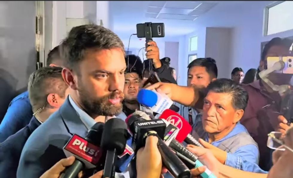 Del Castillo declara que sigue en debate el operativo para aprehender a Evo