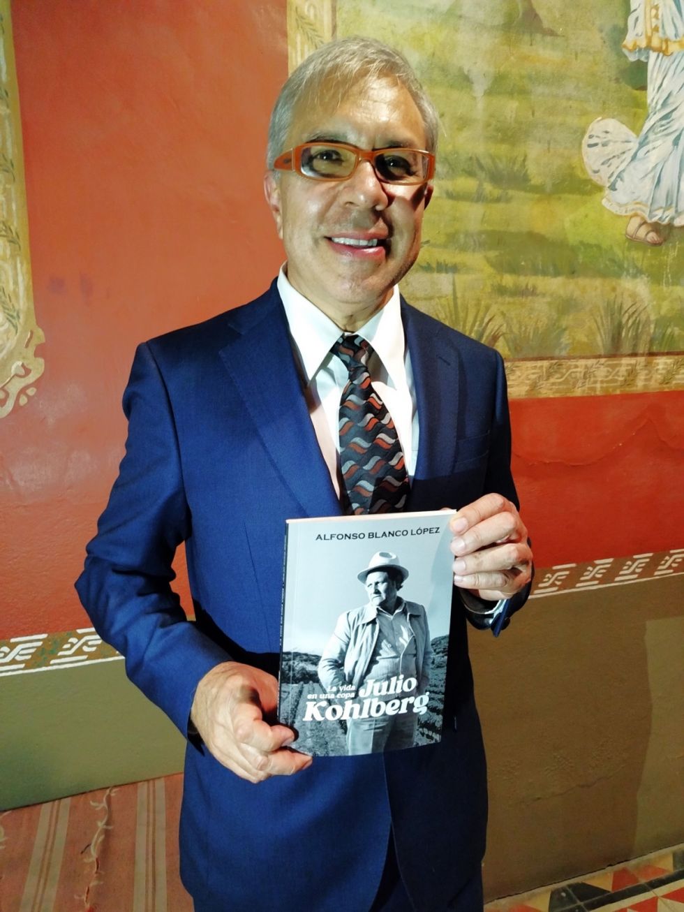 “La vida en una copa”, biografía de Julio Kohlberg por Alfonso Blanco