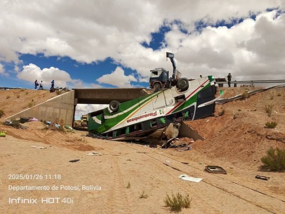 Confirman 19 muertos en accidente de bus en la ruta La Paz-Villazón 