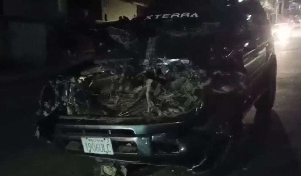 Tarija: Vehículo choca contra una flota que estaba estacionada (Video)