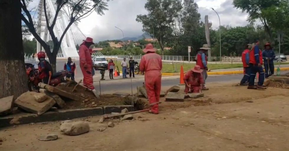 Tarija: Realizan trabajos para habilitar los ingresos al Puente 4 de Julio (Video)