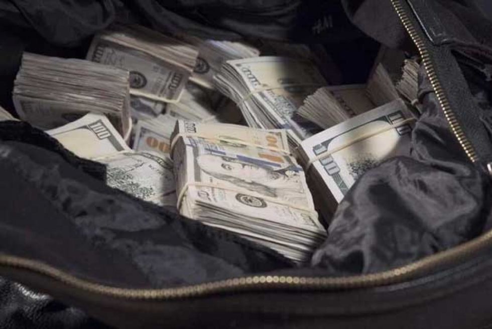 Cambista denuncia a policías por robo, extorsión y amenazas