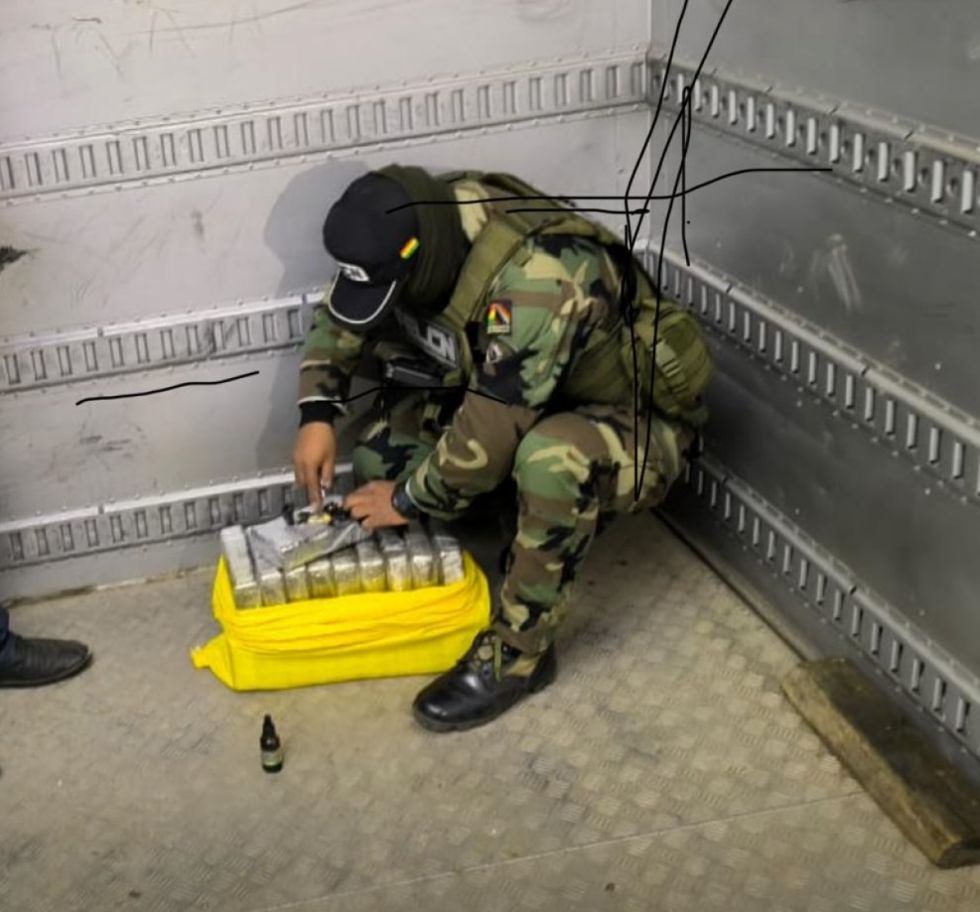 Hallan 106 kilos de droga en un camión frigobar