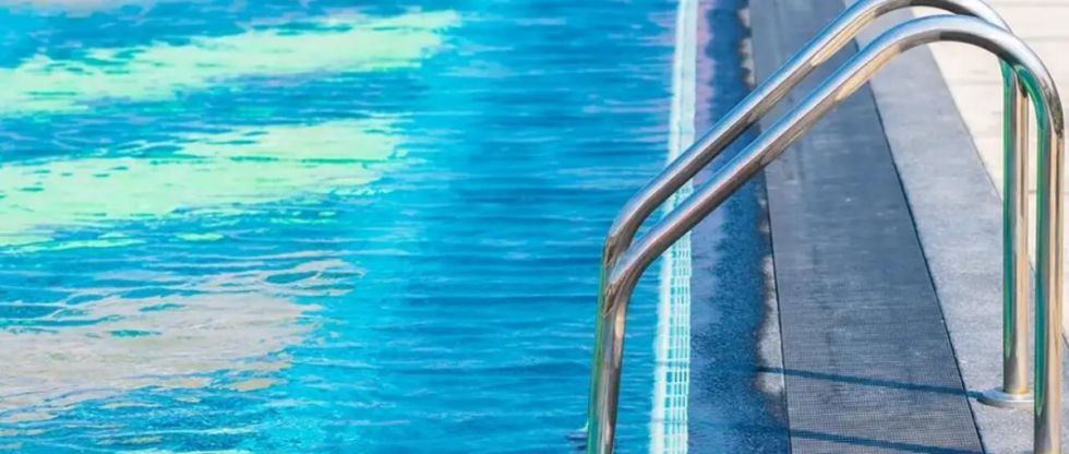 Una niña murió ahogada en una piscina en Santa Cruz 