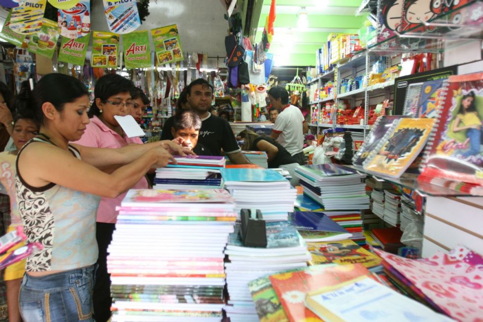 Clases inician entre quejas por la crisis económica