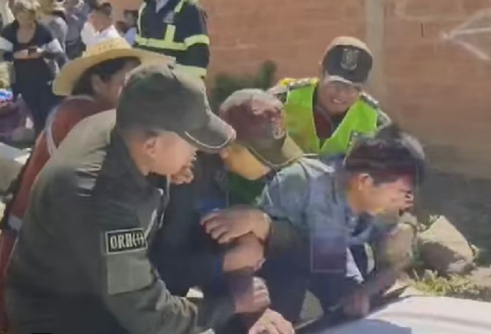 Reportan incidentes y arrestos luego de la inauguración del año escolar a la que asistió el presidente Arce (video)