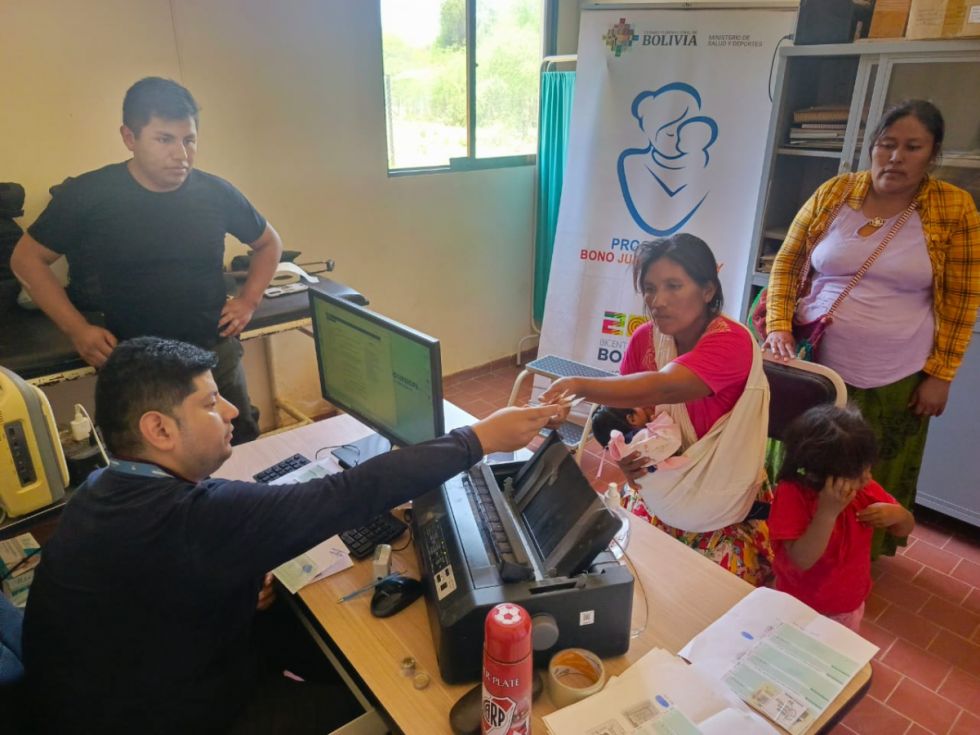 Ministerio de Salud digitaliza registro para el Bono Juana Azurduy 