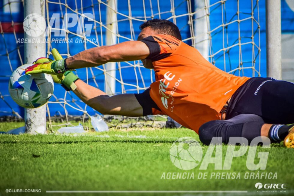 Defensa legal de Almada responsabiliza a la FBF por la no habilitación para la Libertadores 