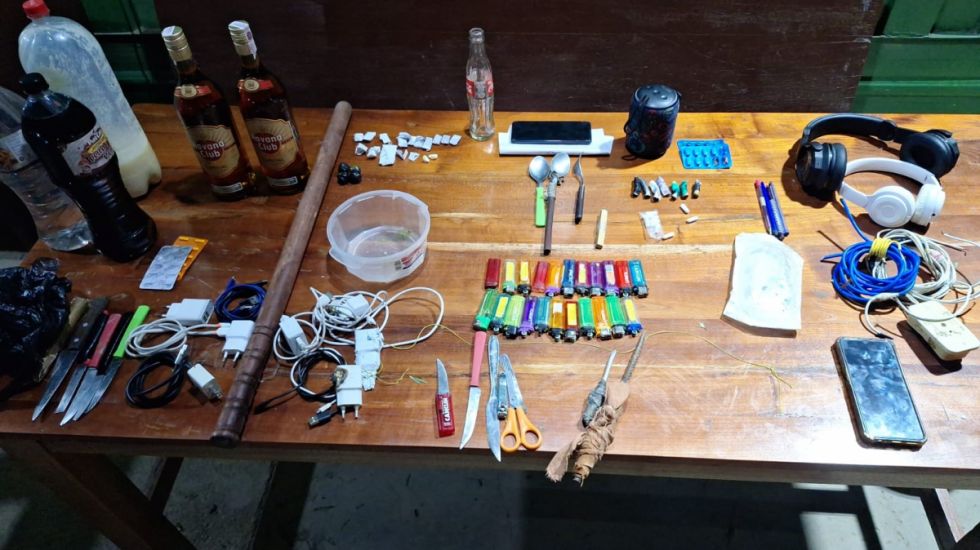 Morros Blancos: Incautan droga, alcohol y cuchillos