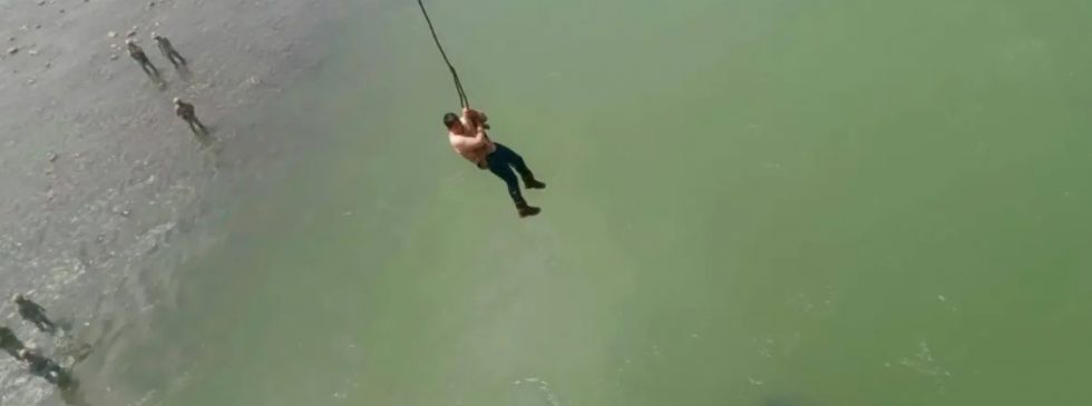 Camión cae al río Chimoré, hay un fallecido