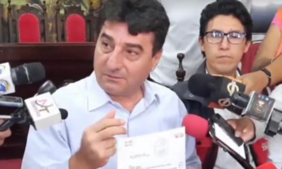Torres cuestiona la movilización de padres de familia, la califica de políticas