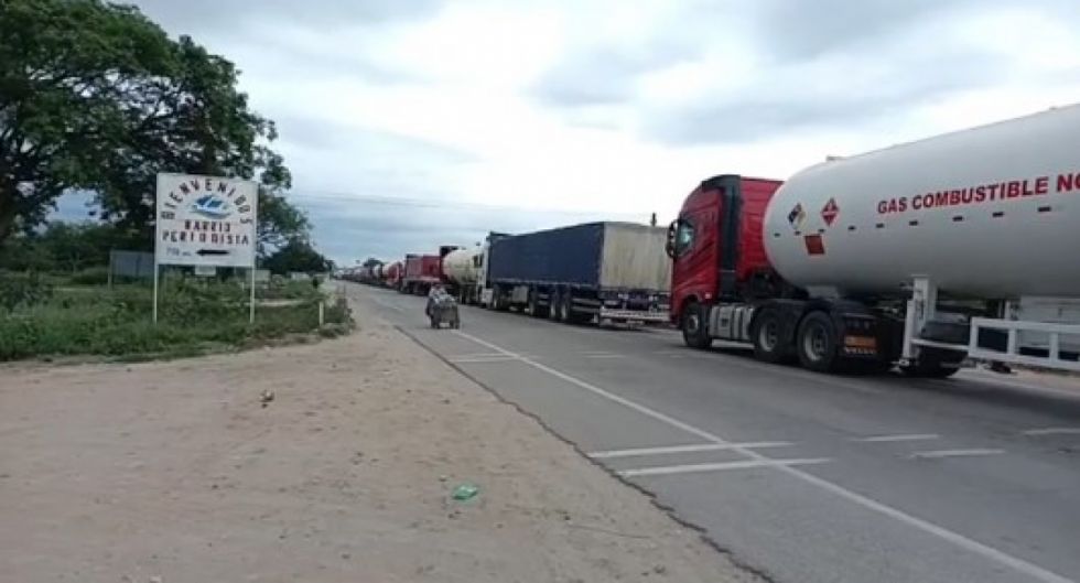 Cuarto día de bloqueo en Yacuiba, reportan conflictos con camioneros
