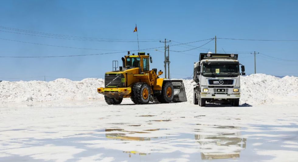 YLB señala que contratos explotarán el 1,34% del Salar