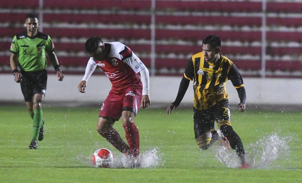 The Strongest iguala con FC Universitario de Vinto