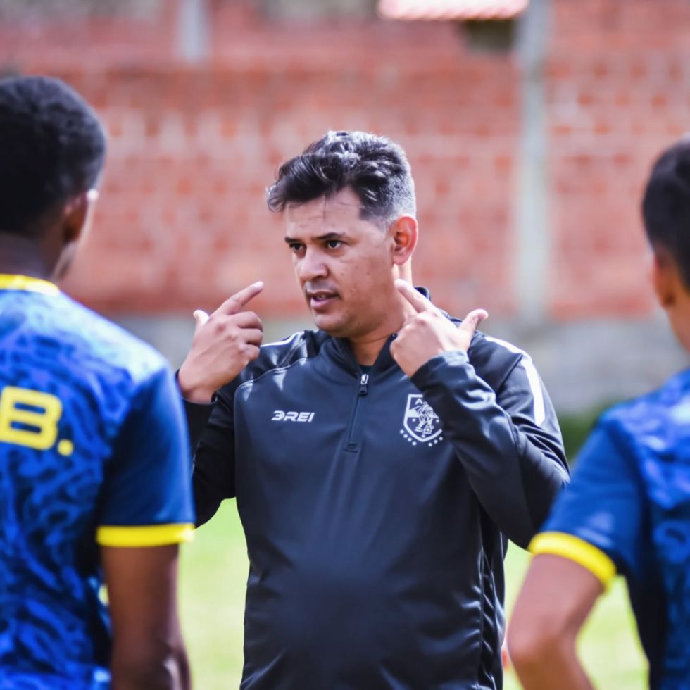 ABB cambia a Quinteros por Godoy