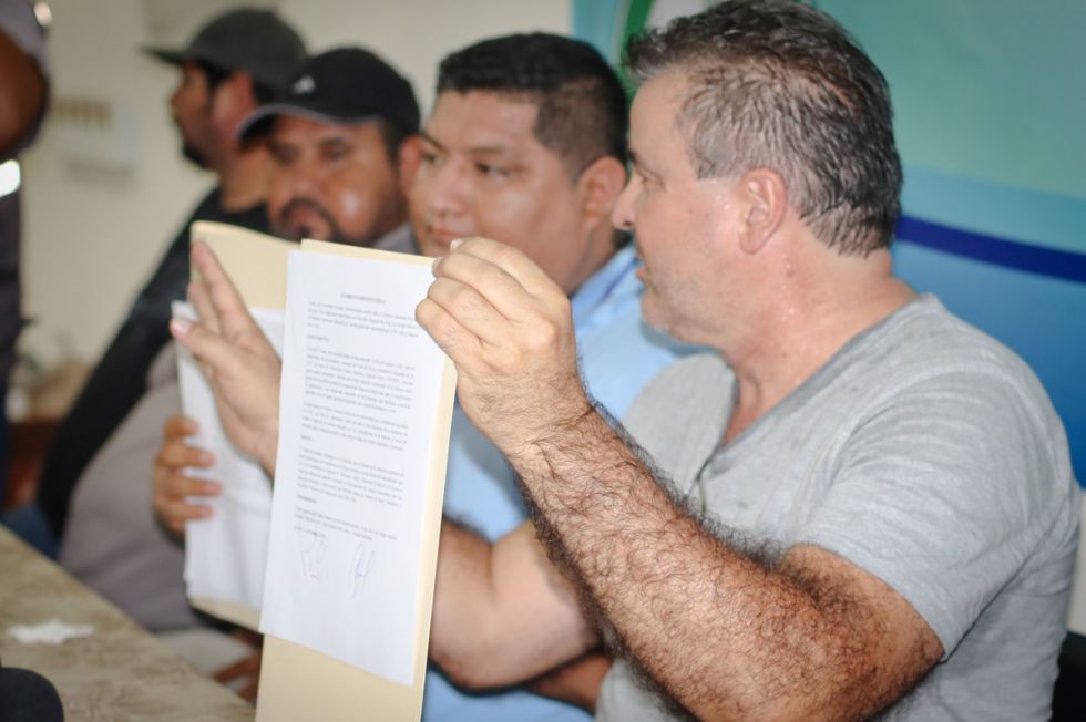 Yacuiba: Firman acuerdo entre Abrego y Brú pero el bloqueo sigue