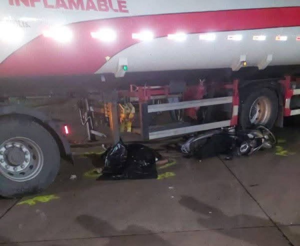 Motociclista fallece atropellado por un camión cisterna