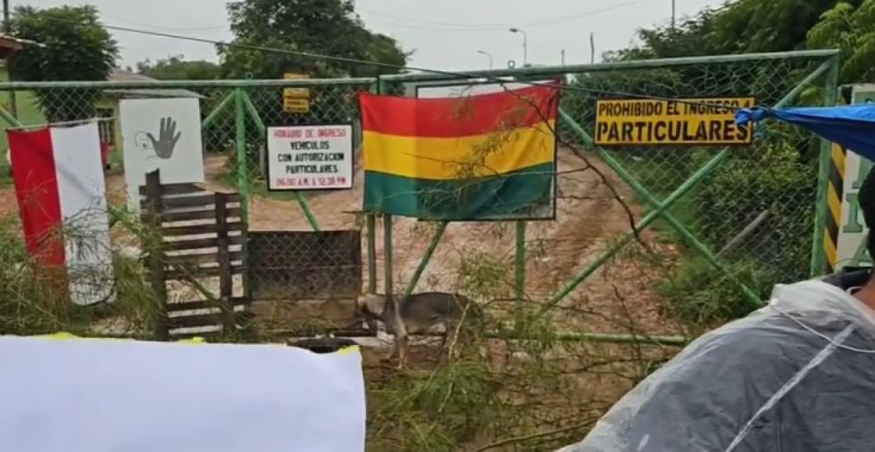 Vecinos del barrio Artesanal bloquean la entrada al botadero municipal